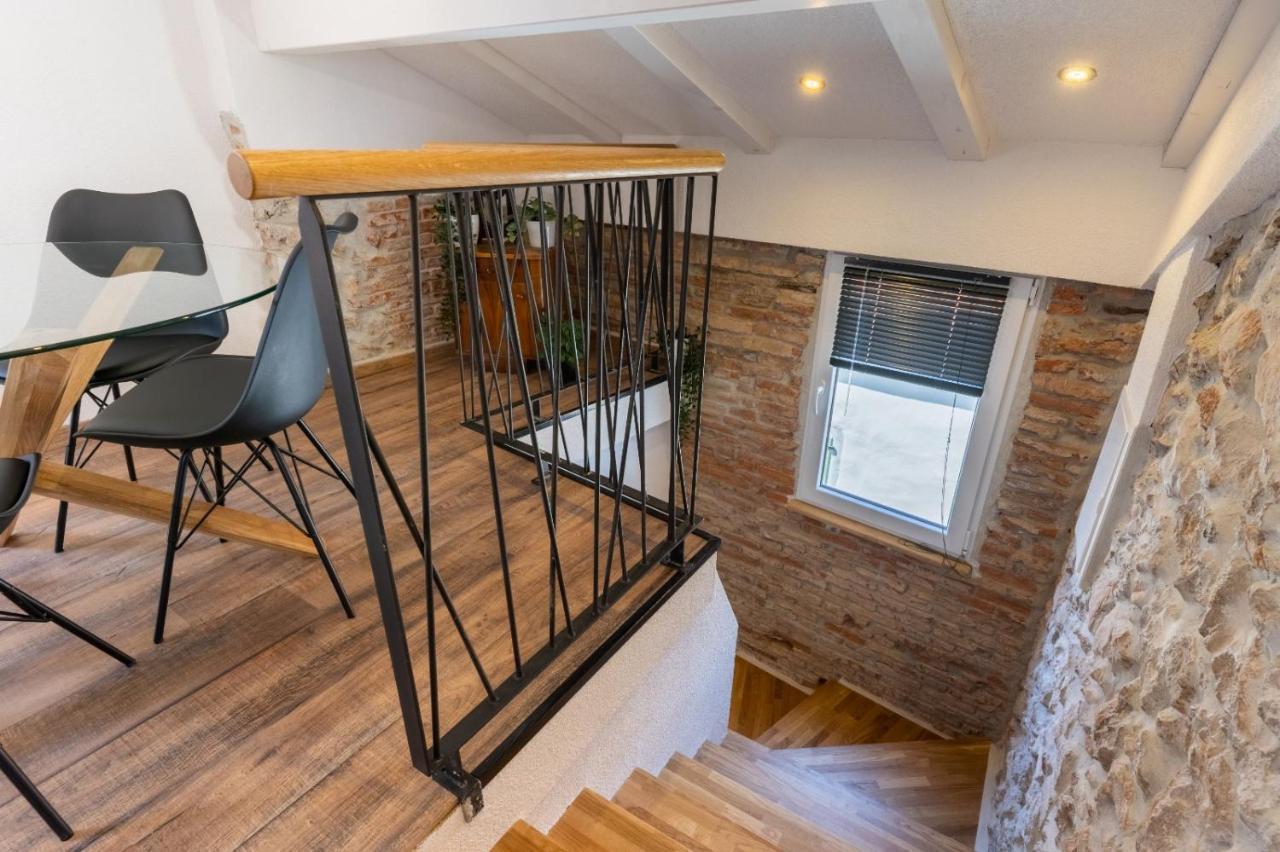 Apartments Rose Cres Bagian luar foto