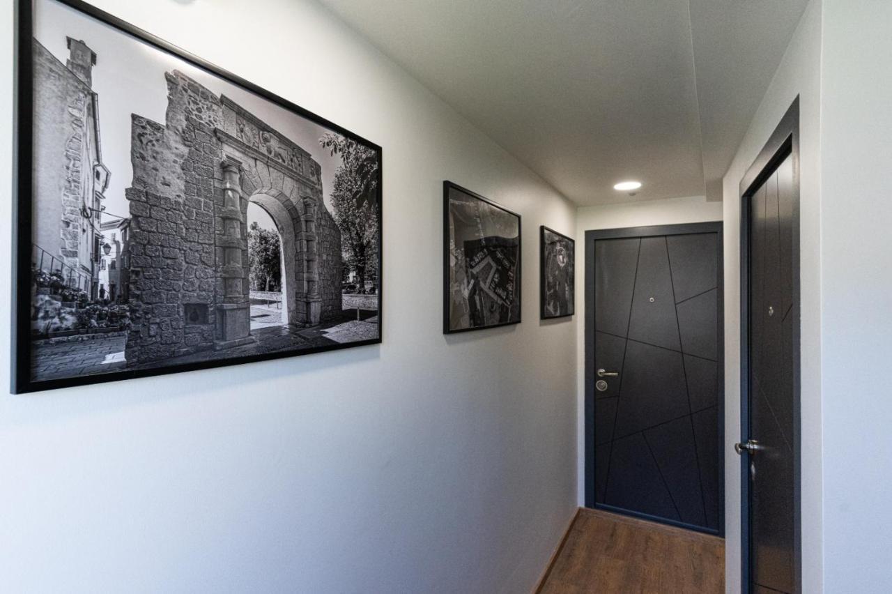 Apartments Rose Cres Bagian luar foto